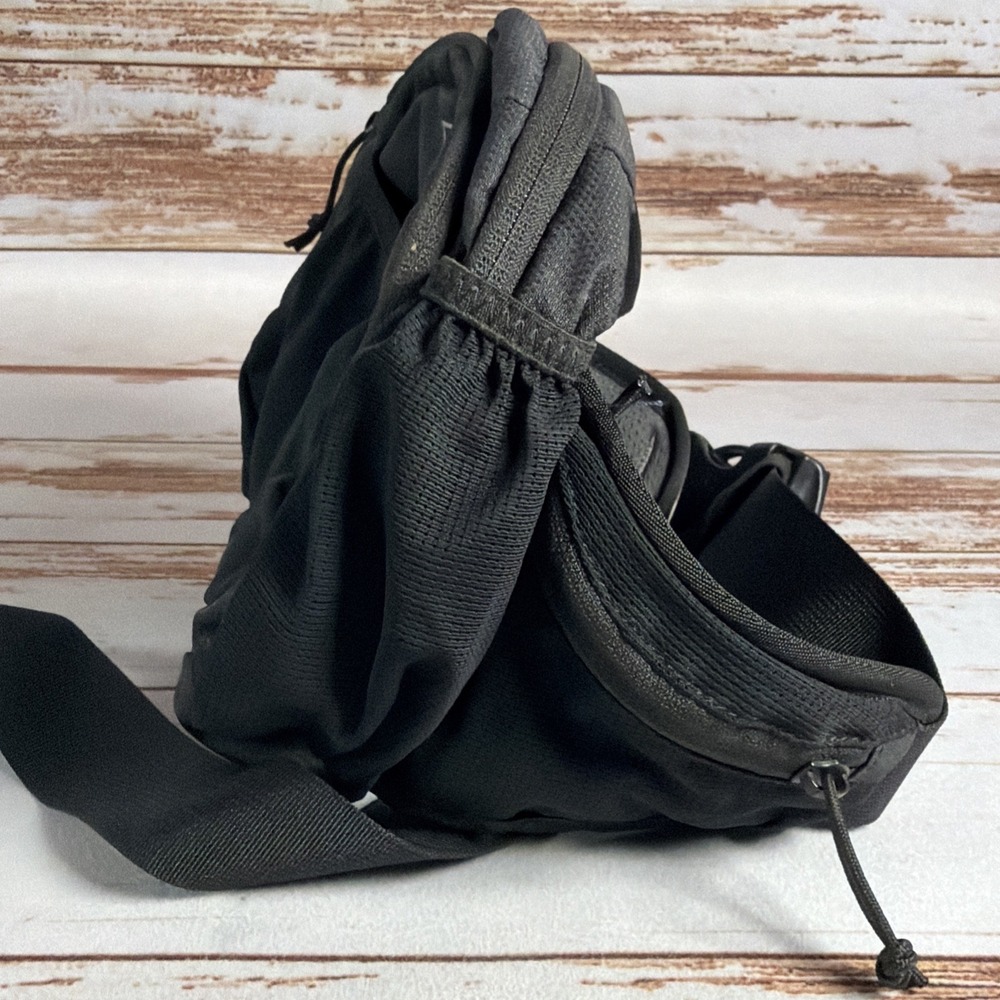 REI Co-op Trail 5 Black Versatile Hiking Fanny Pack Size 5.25L Used - Picture 4 of 7